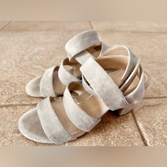 Vionic Perk Blaire Suede Heel - Picture 8 of 13